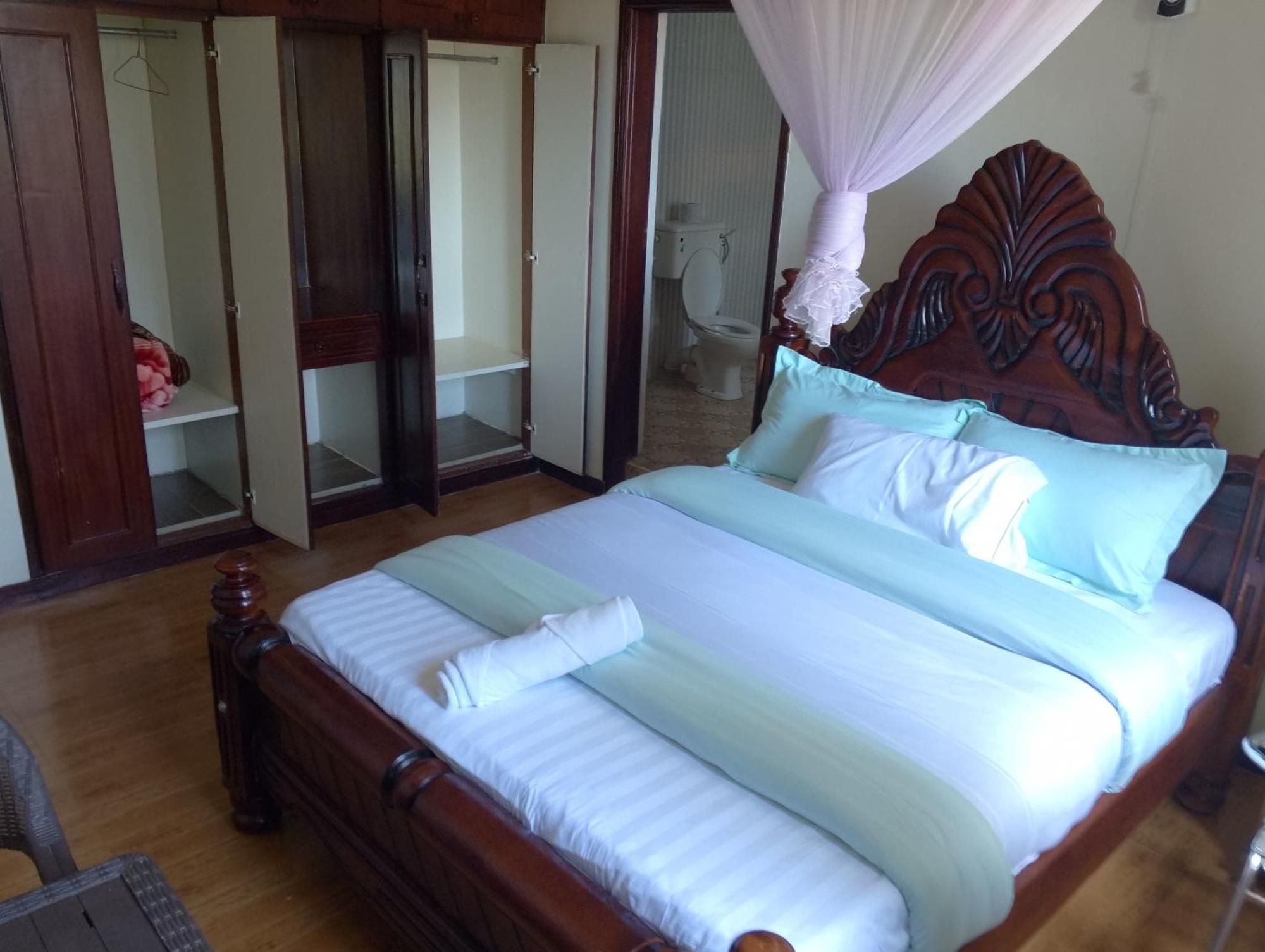 Discovery Courts Hotel Entebbe Exterior photo