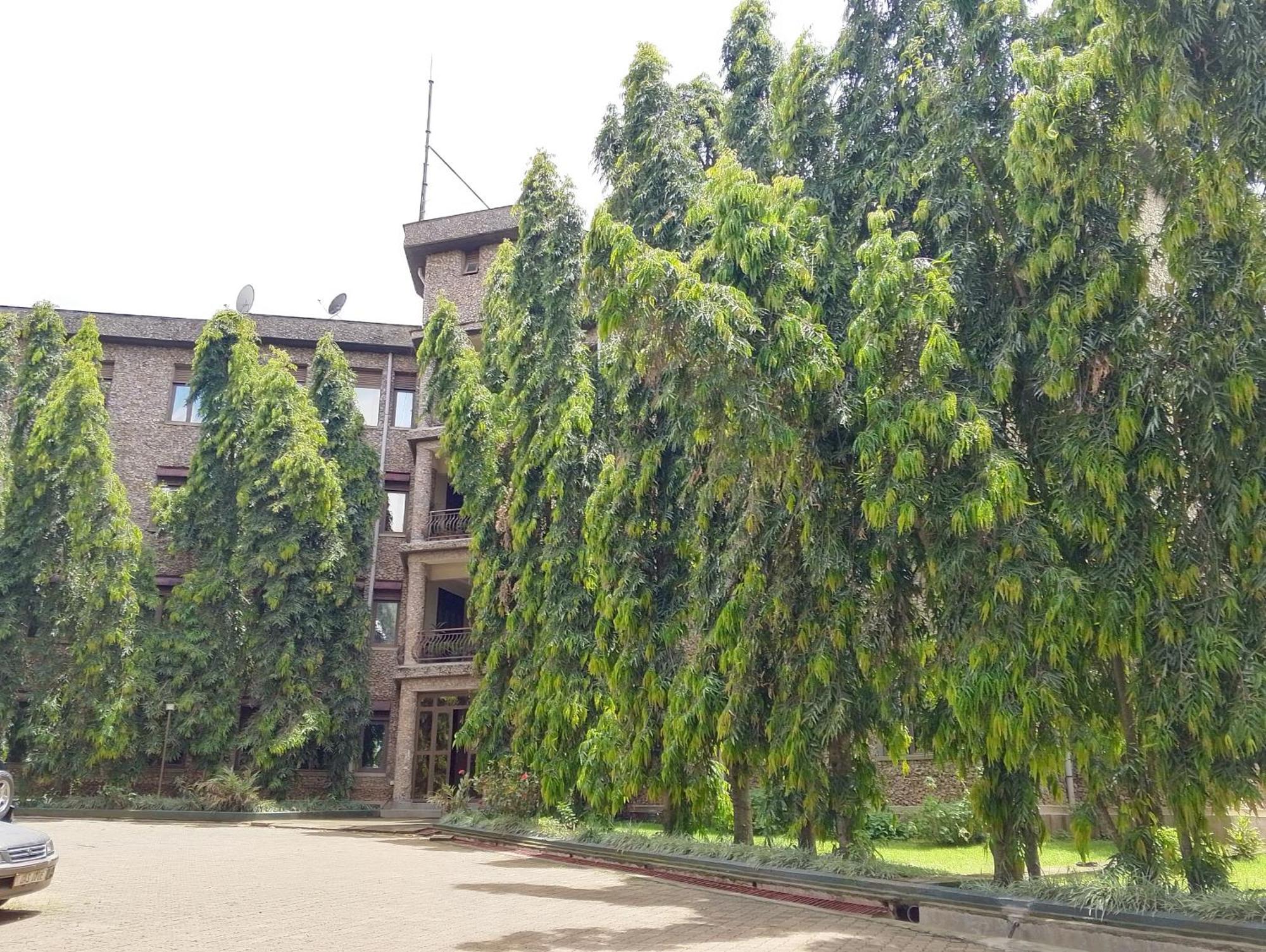 Discovery Courts Hotel Entebbe Exterior photo